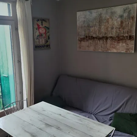 Cozy French With A Beautiful View آجد