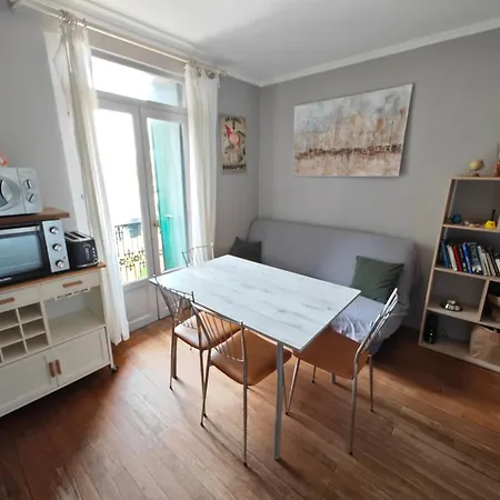 Cozy French With A Beautiful View *