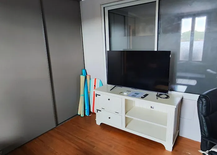 Cozy French With A Beautiful View Appartement Agde